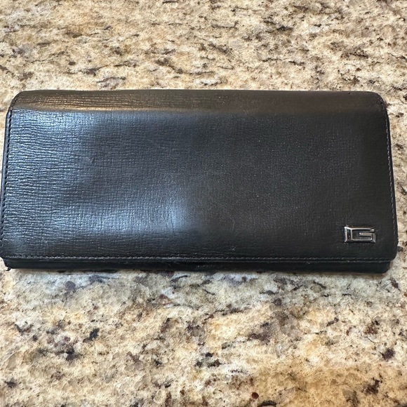 Gucci Handbags - Authentic Gucci wallet on a chain